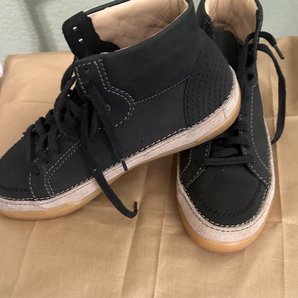 Clark’s Size 8 very good used- Black High-Top Sneakers with Tan Sole